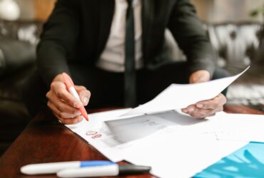 Entrepreneur travaillant sur un projet professionnel